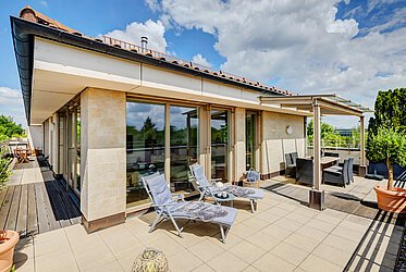 Oberföhring: Exclusivo ático con ascensor privado - disponible