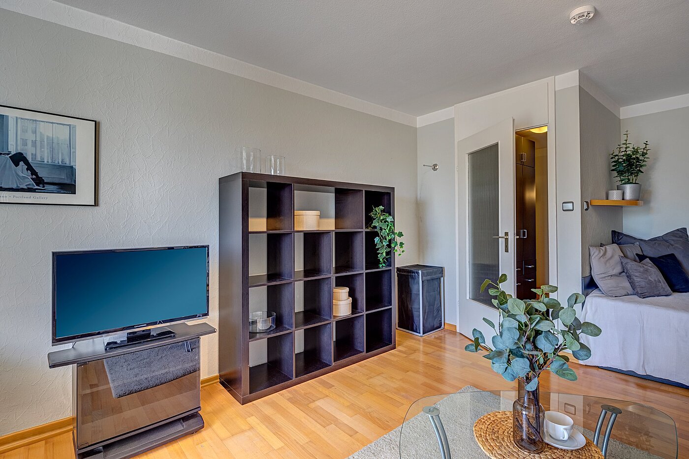 Apartamento de 1 habitación | München-Schwabing | 2109ML1 | großem Bücherregal und...