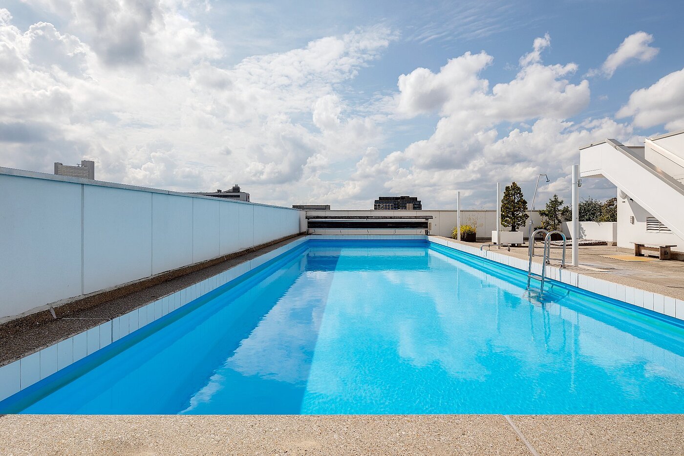 Apartamento de 1 habitación | München-Bogenhausen | 2103ML6 | Lädt zum Schwimmen...