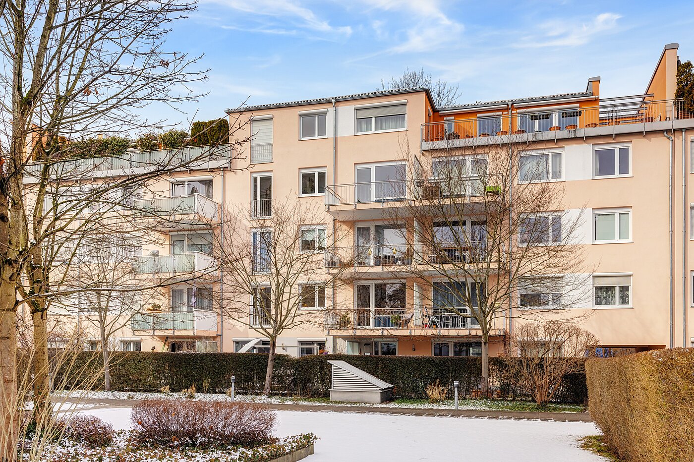 Apartamento de 2 habitaciones | München-Bogenhausen | 70396 | Außenansicht vom Innenhof