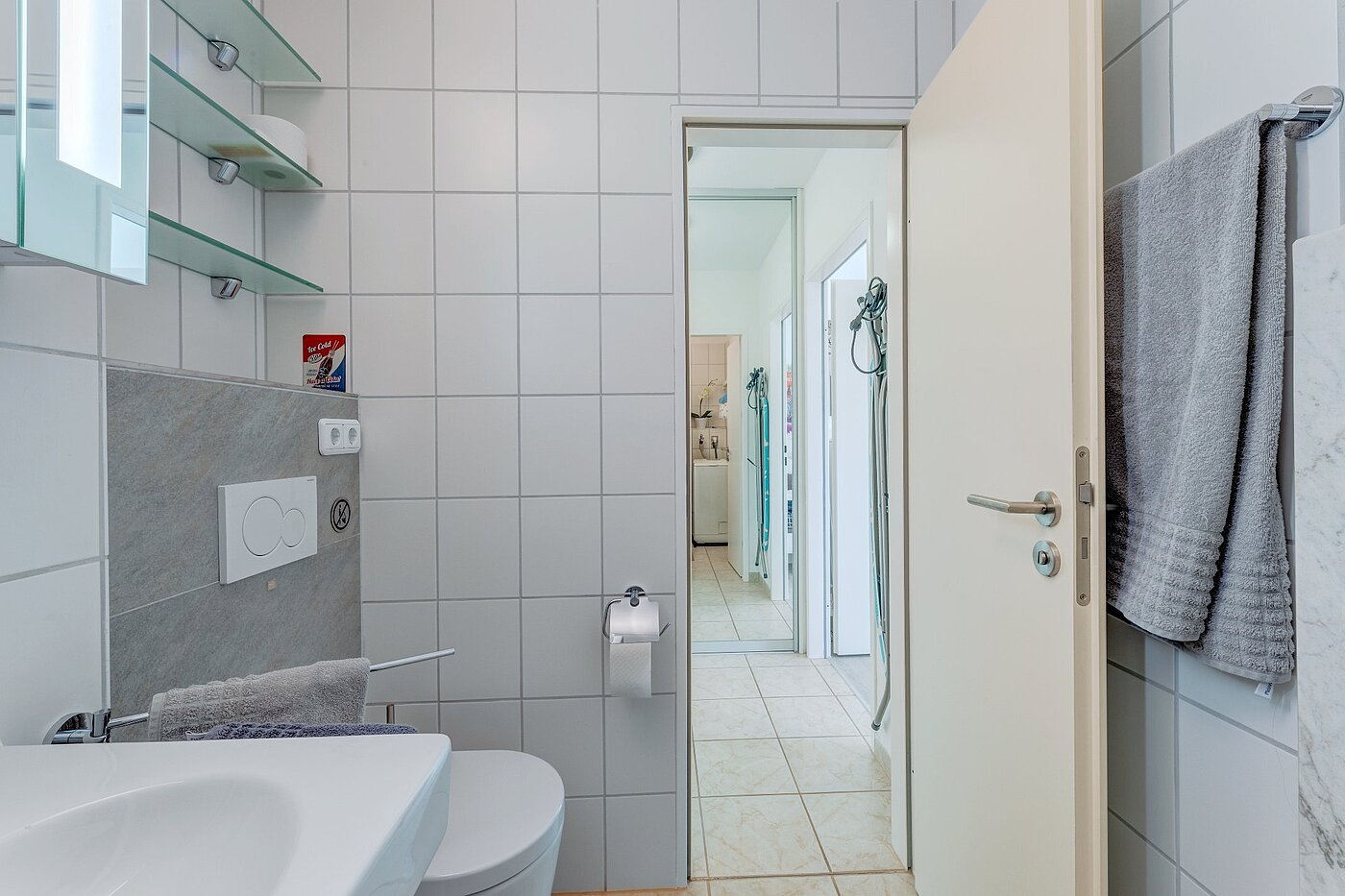 Apartamento de 1 habitación | München-Schwanthalerhöhe | 2106ML8 | Weiß gefliestes Bad...