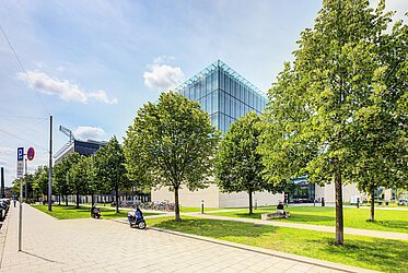 Maxvorstadt: An den Pinakotheken - 1,5 habitaciones - ático con galería - libre