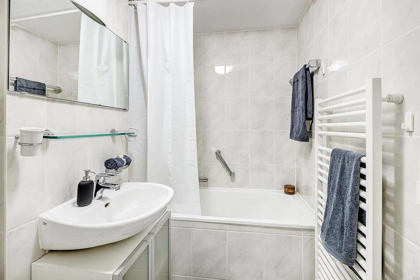 Apartamento de 1.5 habitaciones | München-Schwabing | 2205ML81 | Bad mit Wanne...