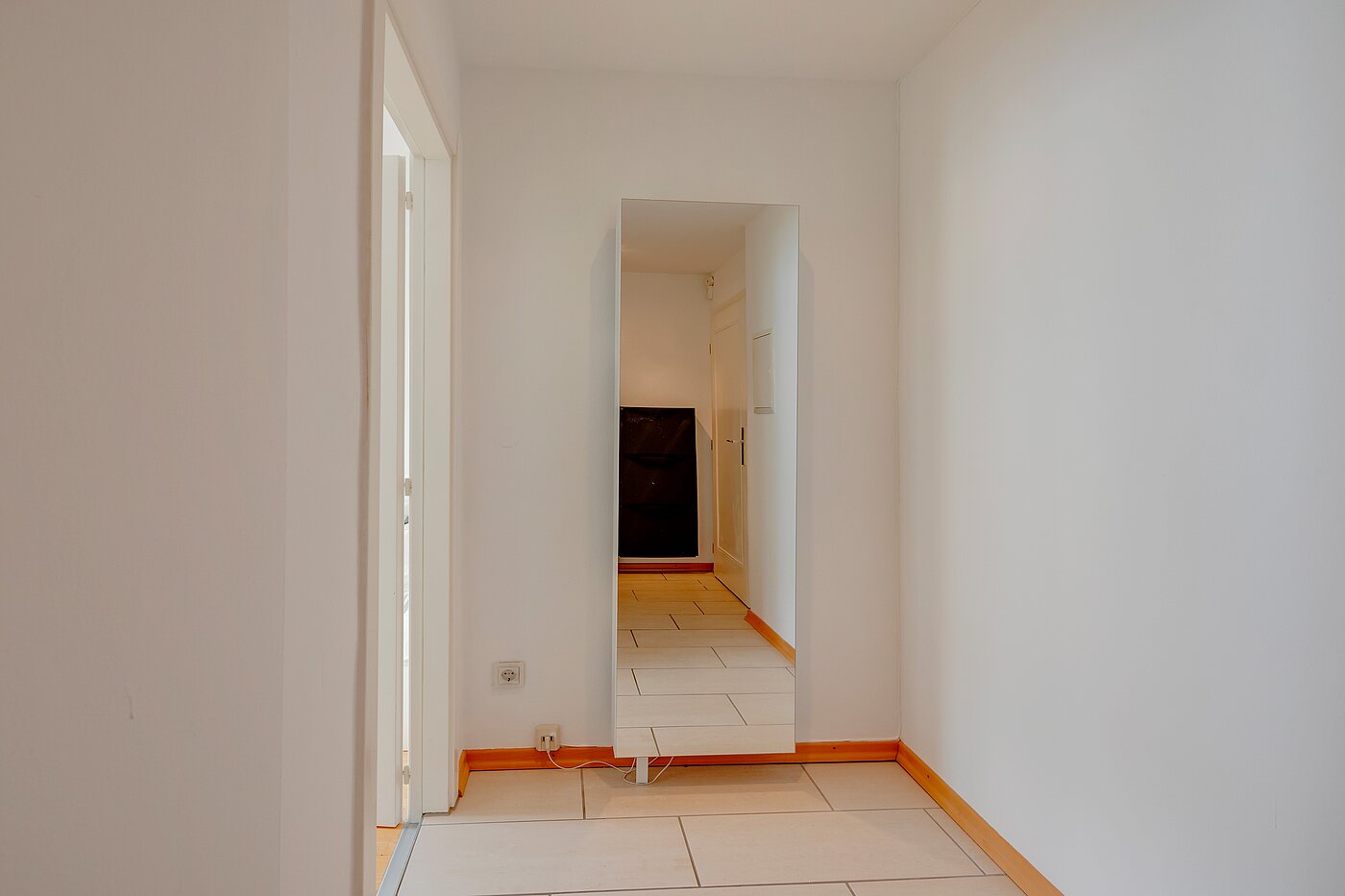 Apartamento de 2 habitaciones | München-Schwabing | 70130 | Diele Blickrichtung Wohnzimmer