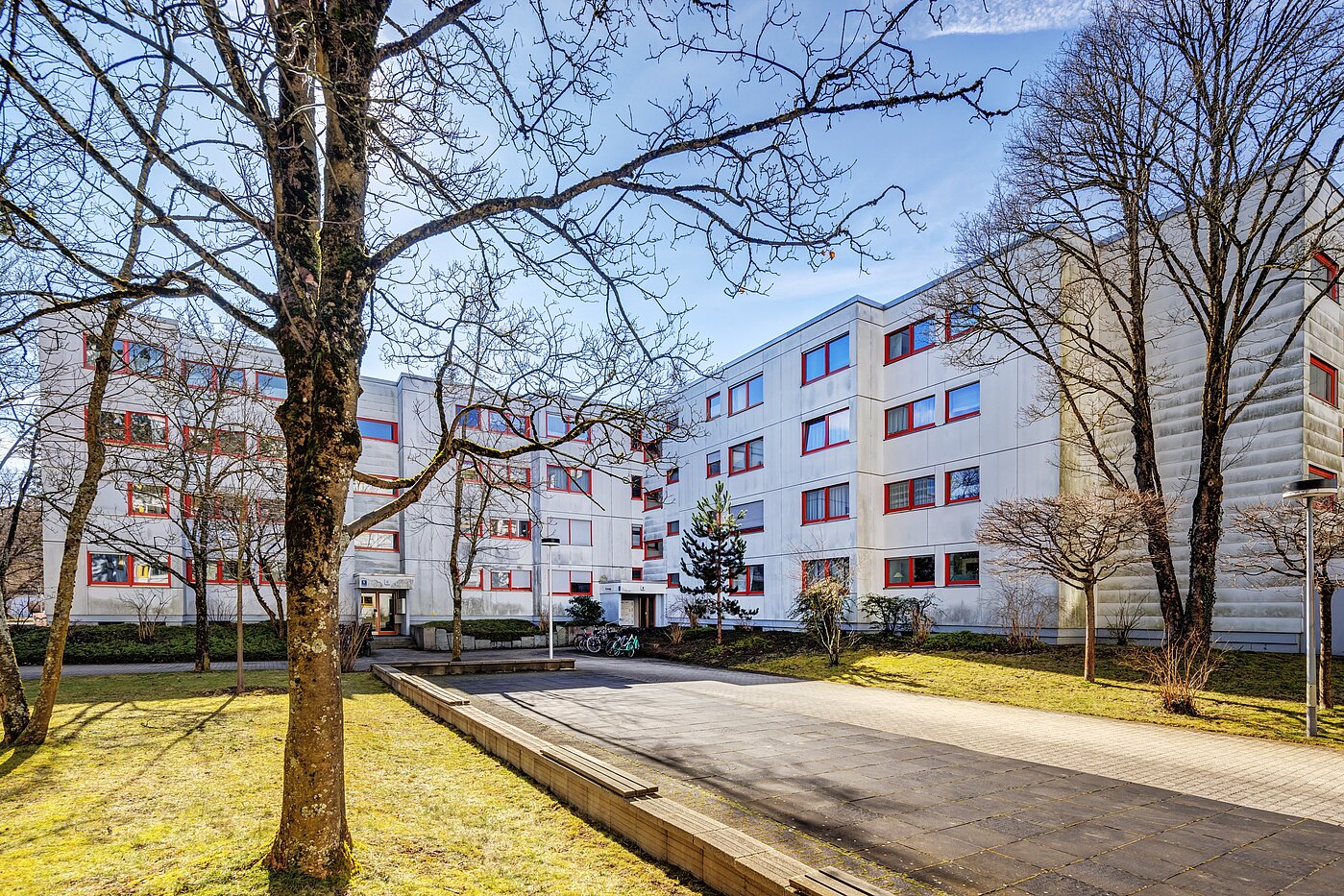Apartamento de 2.5 habitaciones | München-Hadern | 70393 | Außenansicht Richtung Eingang