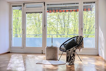 Bogenhausen: piso de 3,5 habitaciones adaptado a las personas mayores, en una zona verde y céntrica (disponible)
