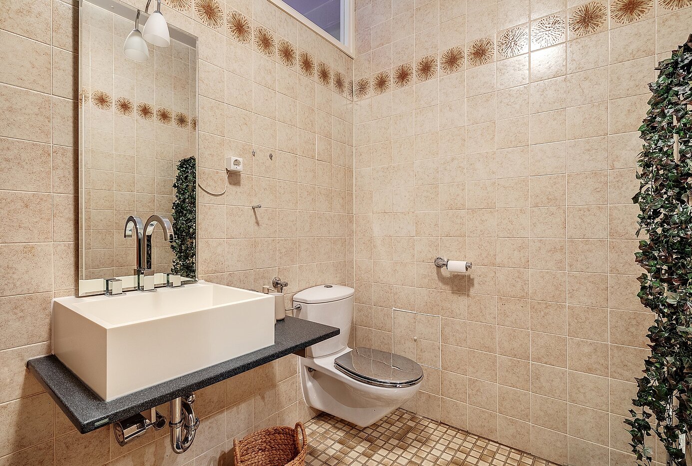 Apartamento de 2 habitaciones | München-Untergiesing | 2003ML12 | Hell gefliestes Badezimmer...