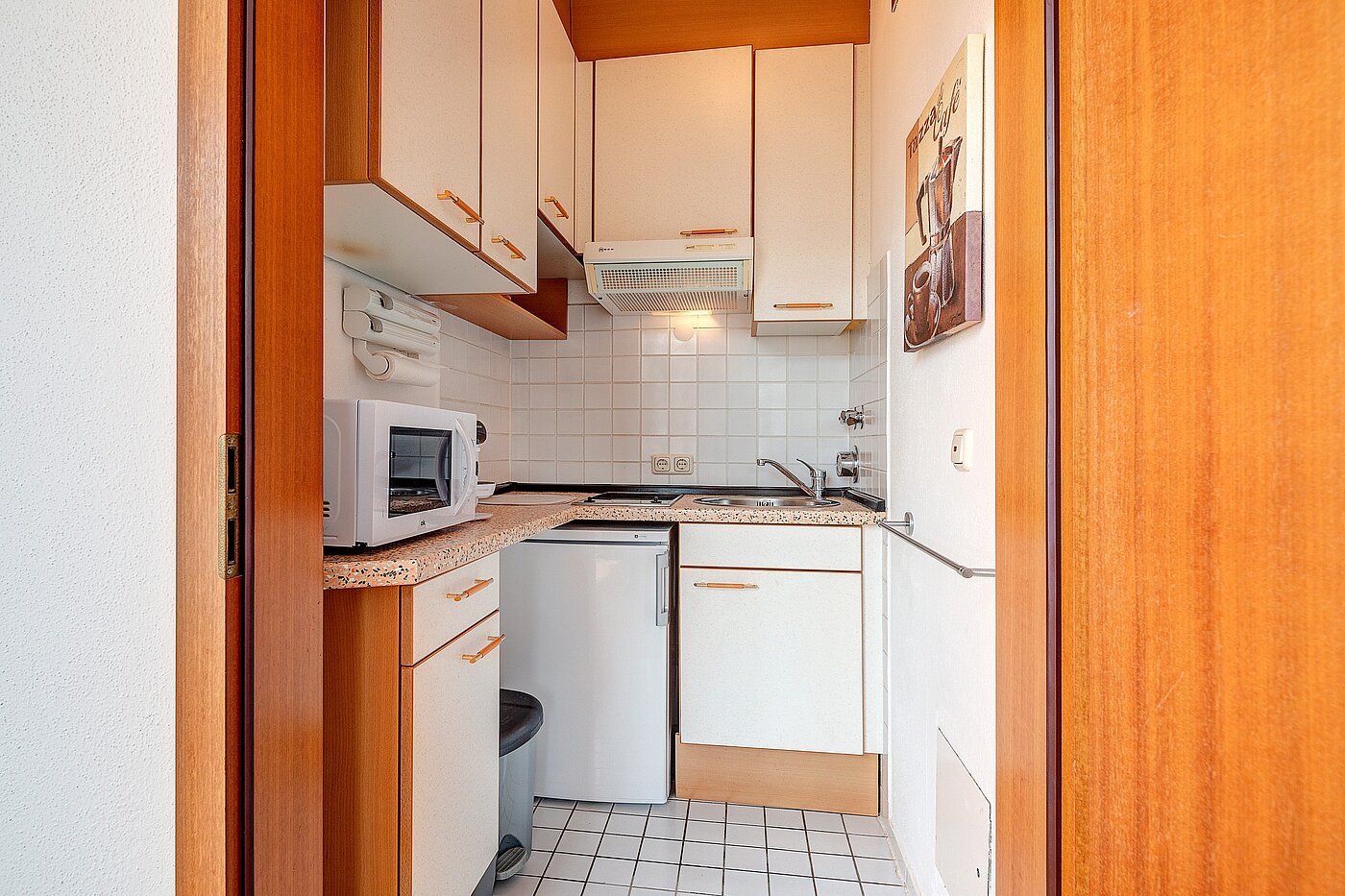 Apartamento de 1 habitación | München-Perlach | 2204ML8 | ...zur Küche mit EBK