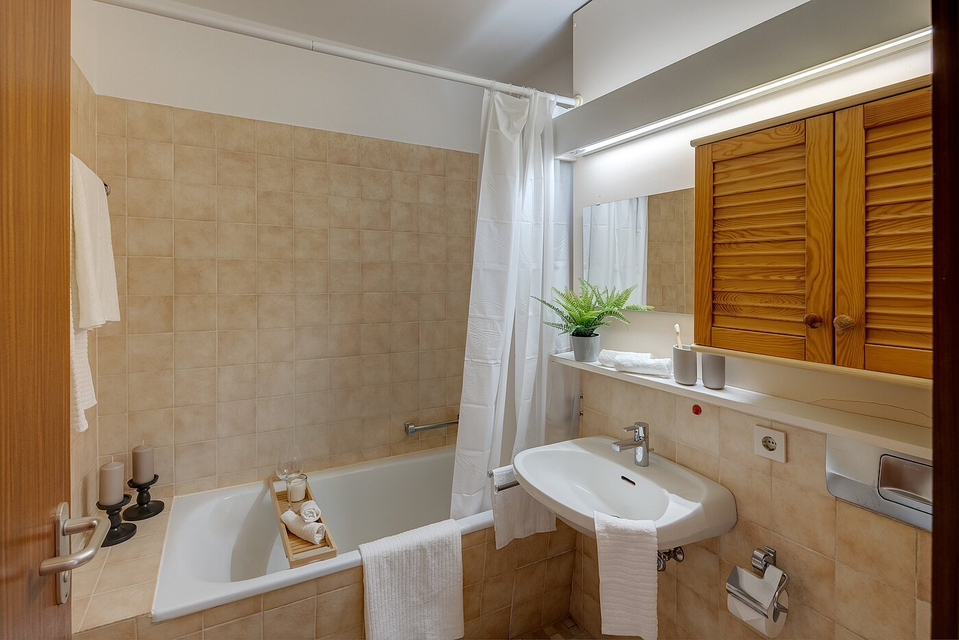 Apartamento de 1 habitación | Starnberg | 2202ML2 | Das helle Wannenbad