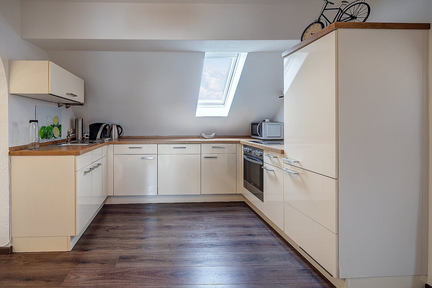 Piso ático de 3 habitaciones | München-Hasenbergl | 1803ML5 | Schöne Einbauküche