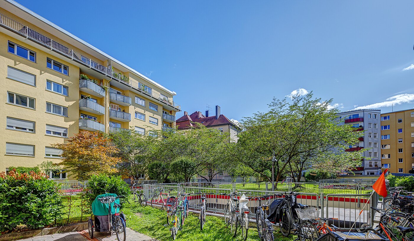 Apartment de 1 habitación | München-Schwabing | 70198 | ...Innenhof im Sommer