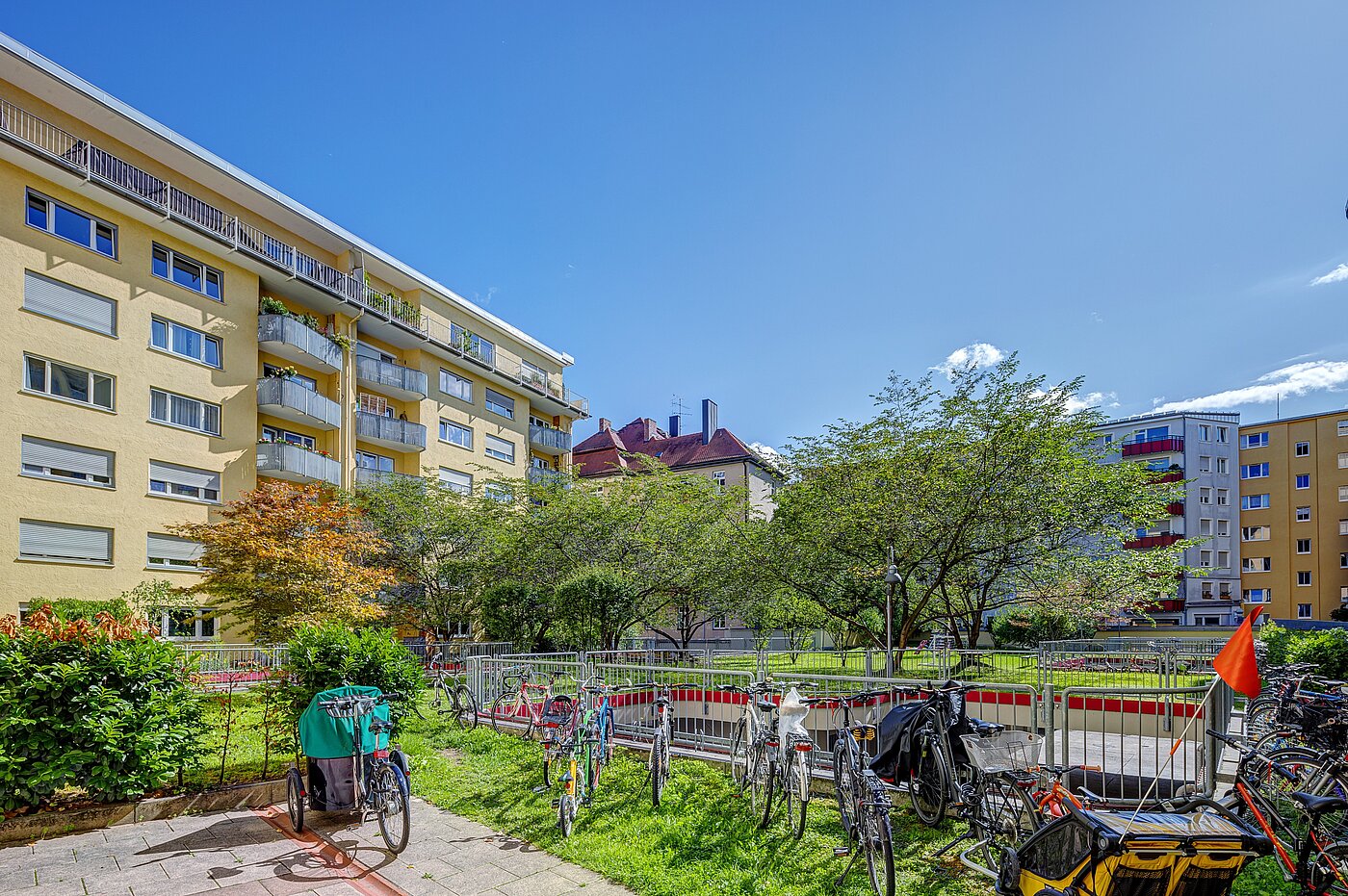 Apartment de 1 habitación | München-Schwabing | 70198 | ...Innenhof im Sommer