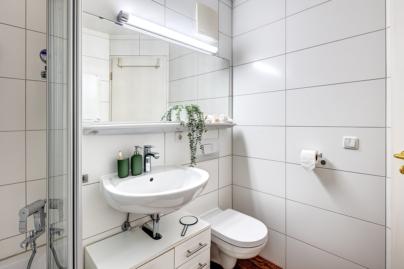 Apartamento de 2 habitaciones | München-Schwabing | 2205ML71 | ...mit großem Spiegel