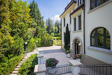 Reutlingen: Villa de estilo guillermino con dos ventanas de obra aprobadas