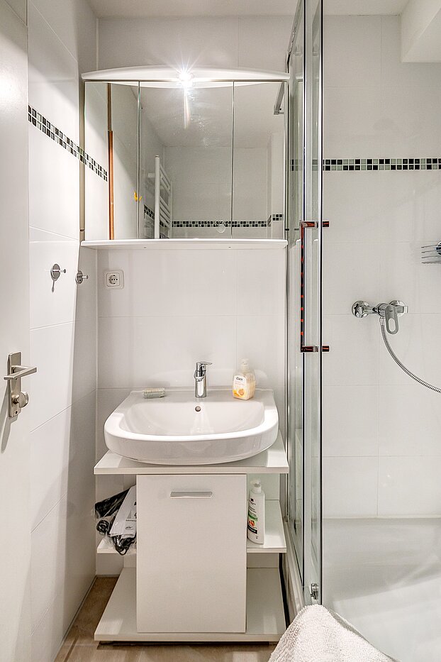 Apartamento de 1 habitación | München-Berg am Laim | 2207ML6 | Weiß gefliestes Bad...
