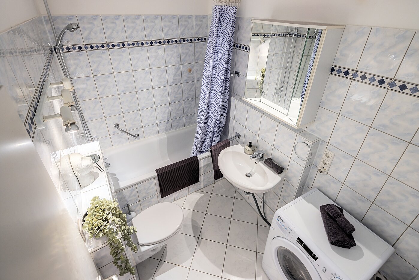 Apartamento de 3 habitaciones | München-Bogenhausen | 70261 | Badezimmer mit Wanne