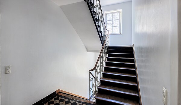 Apartamento de 1.5 habitaciones | München-Neuhausen | 70473 | Stilvolles Treppenhaus