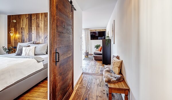 Piso en planta baja de 2 habitaciones | Bad Wiessee | 700942 | Attraktive Altholztür zur räumlichen Trennung