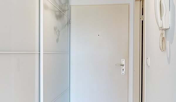 Apartment de 2 habitaciones | München-Feldmoching | 70466 | Flur Richtung Eingang
