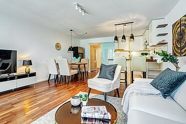 Schwabing: Vivienda de gran valor de 2 habitaciones con balcón y terraza acristalada