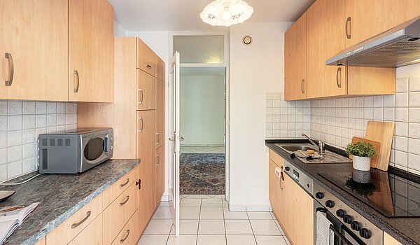 Apartamento de 3 habitaciones | München-Bogenhausen | 70261 | Praktische Durchgangsküche...