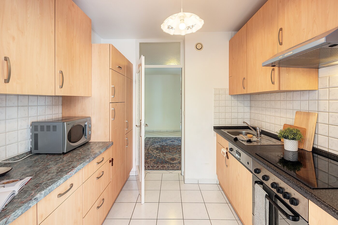 Apartamento de 3 habitaciones | München-Bogenhausen | 70261 | Praktische Durchgangsküche...