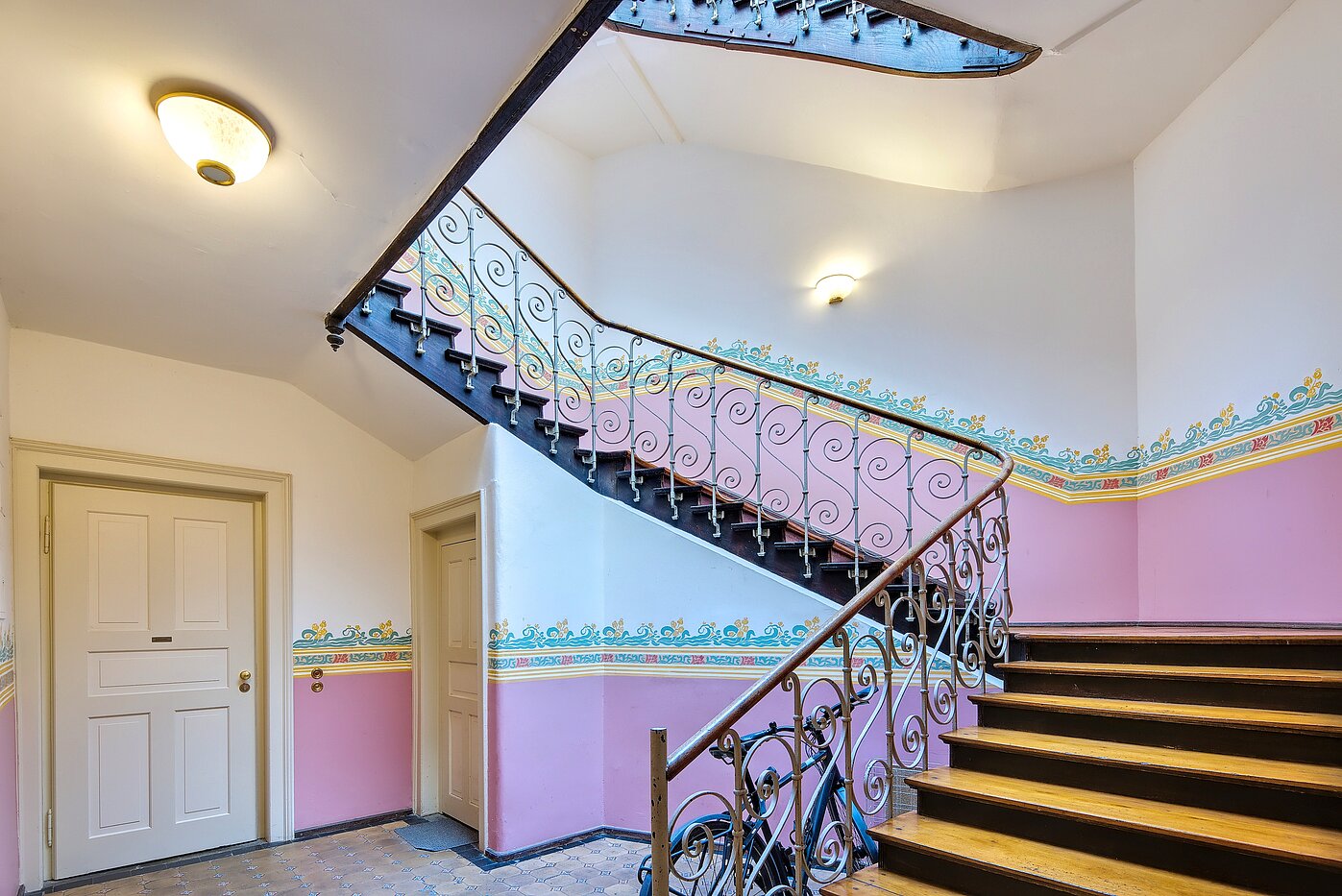 Piso en planta baja de 1 habitación | München-Haidhausen | 70228 | Treppenhaus mit...