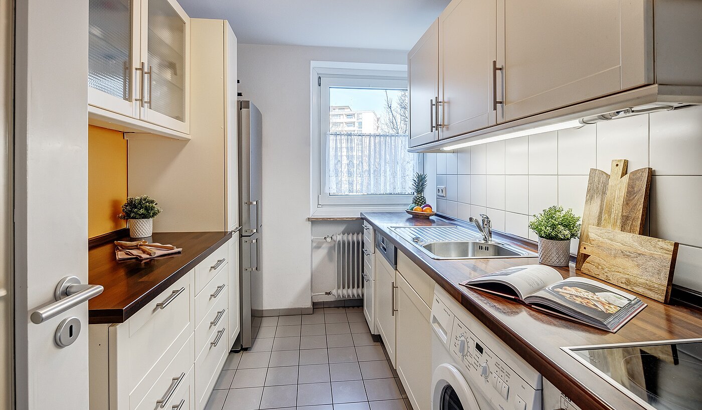 Apartamento de 3 habitaciones | München-Bogenhausen | 2112ML3 | Küche mit Fenster