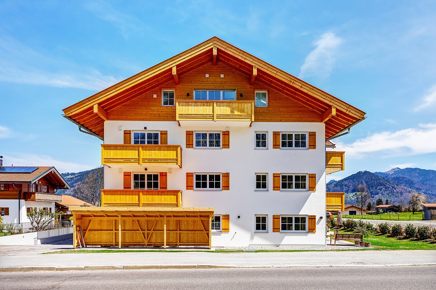 Piso en planta baja de 2 habitaciones | Bad Wiessee | 700942 | Südansicht des Mehrfamilienhauses