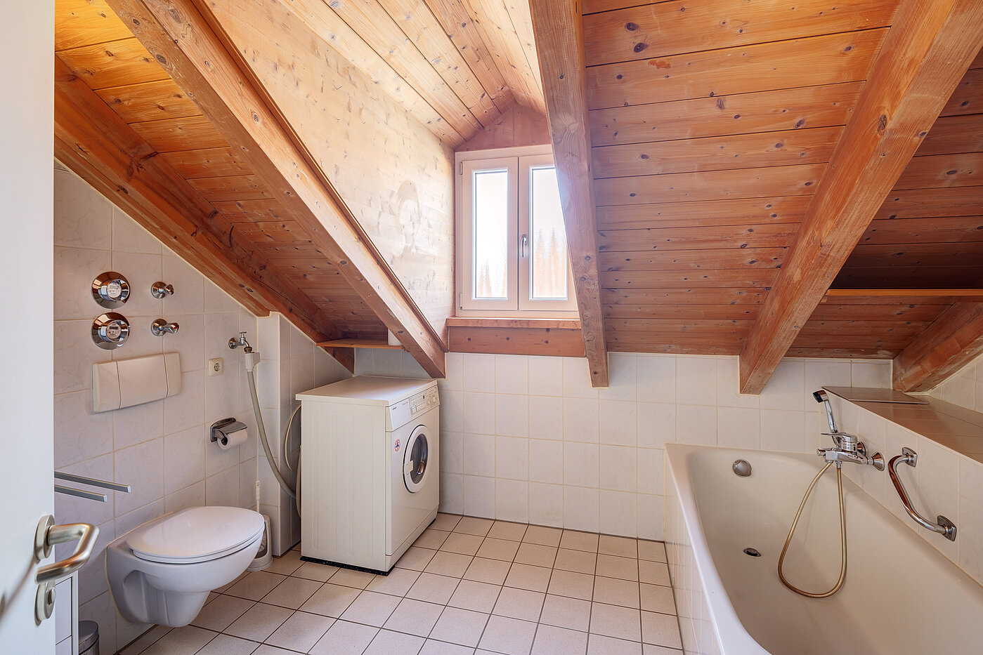 Piso ático de 2 habitaciones | 70314 | Bad