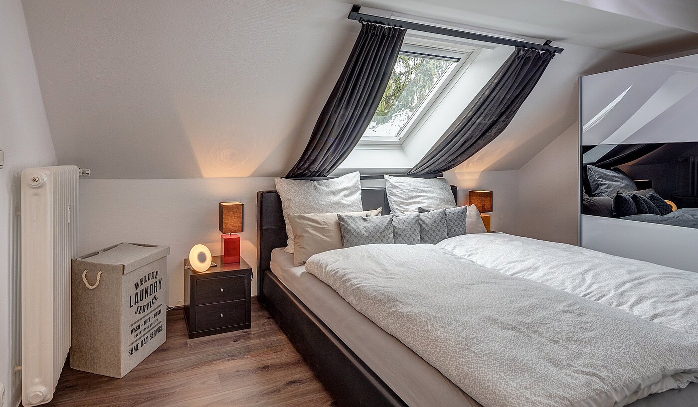 Piso ático de 3 habitaciones | München-Hasenbergl | 1803ML5 | Großzügiges Schlafzimmer