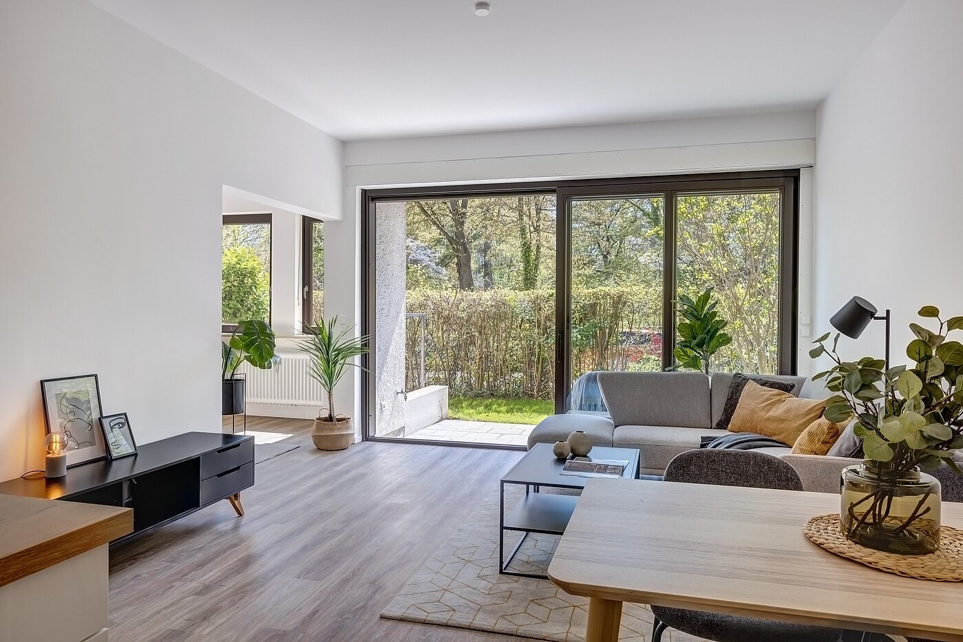 Apartamento de 2.5 habitaciones | München-Obermenzing | 700191 | Wohnzimmer mit Zugang zur Terrasse...
