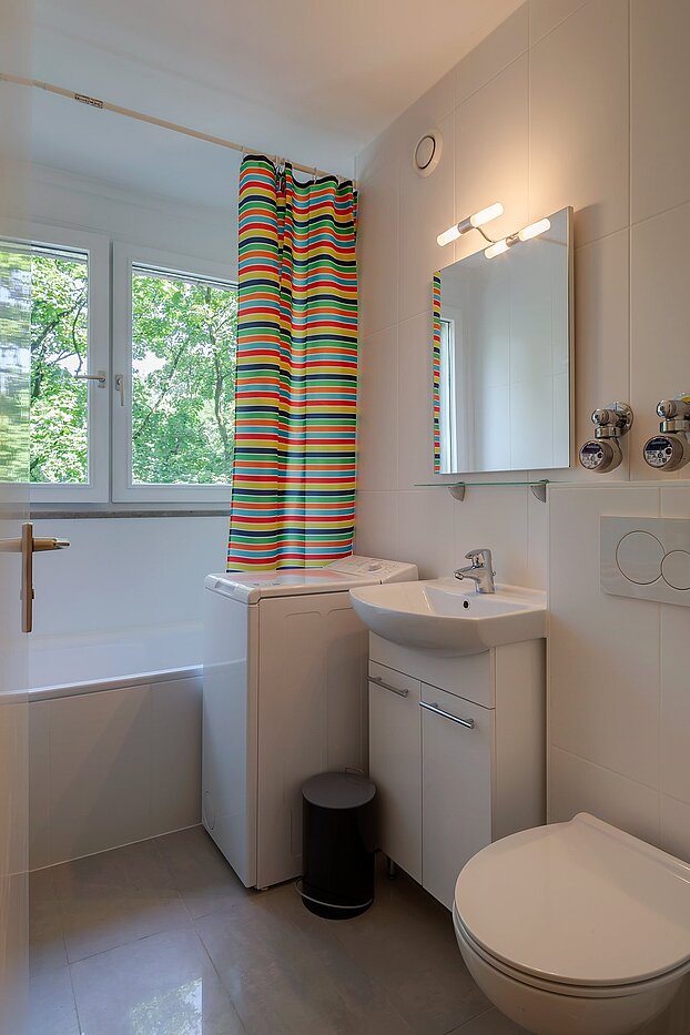 Apartamento de 2 habitaciones | München-Maxvorstadt | 2105ML3 | Tageslichtbad mit Wanne