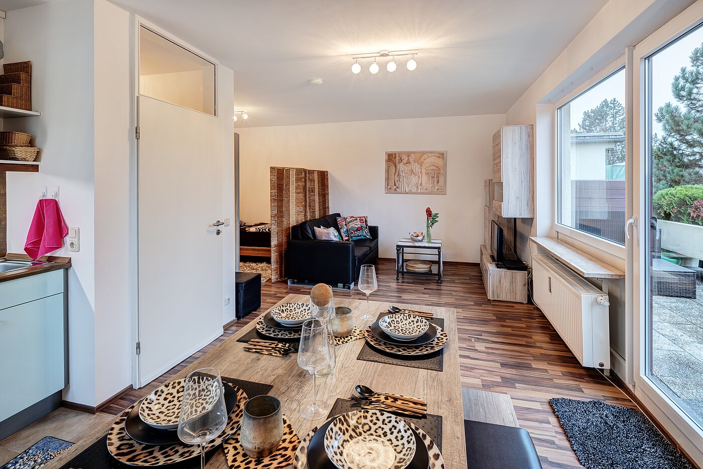 Apartamento de 1 habitación | Karlsfeld | 70460 | Wohn-, Ess- und Schlafbereich