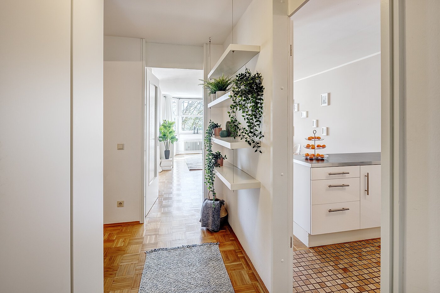 Apartamento de 1.5 habitaciones | München-Bogenhausen | 2203ML2 | Eingangsbereich mit Blick Richtung Wohnzimmer und Küche