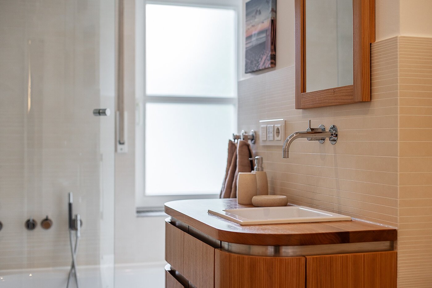 Apartamento de 3 habitaciones | München-Harlaching | 2108ML3 | ...Badewanne und Fenster