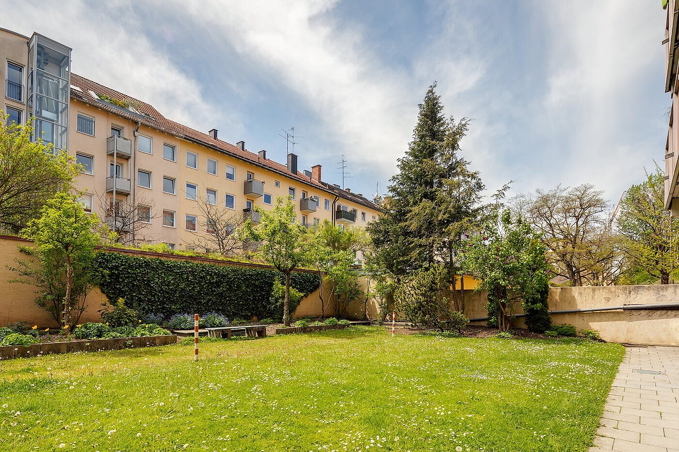 Apartamento de 2 habitaciones | München-Maxvorstadt | 2105ML3 | Blühender Innenhof