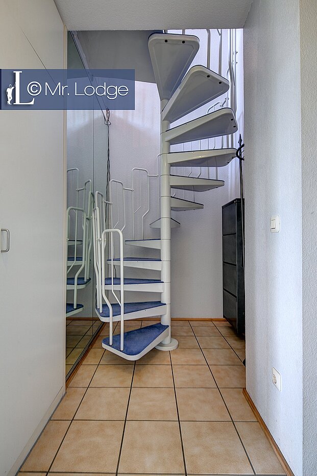 Apartamento de 2 habitaciones | Unterschleißheim | 1711ML1 | Wendelreppe zum Dachgeschoss