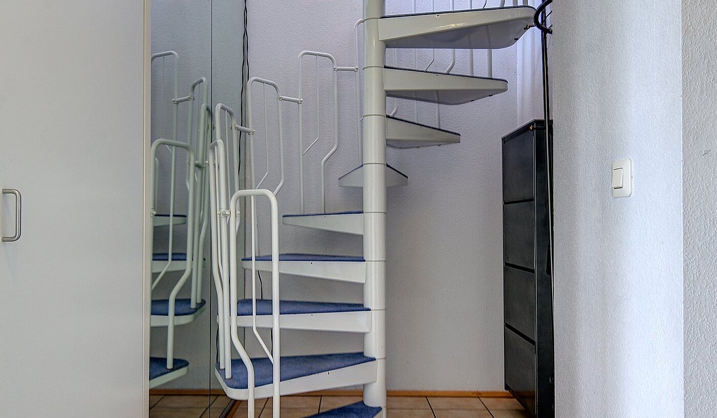 Apartamento de 2 habitaciones | Unterschleißheim | 1711ML1 | Wendelreppe zum Dachgeschoss