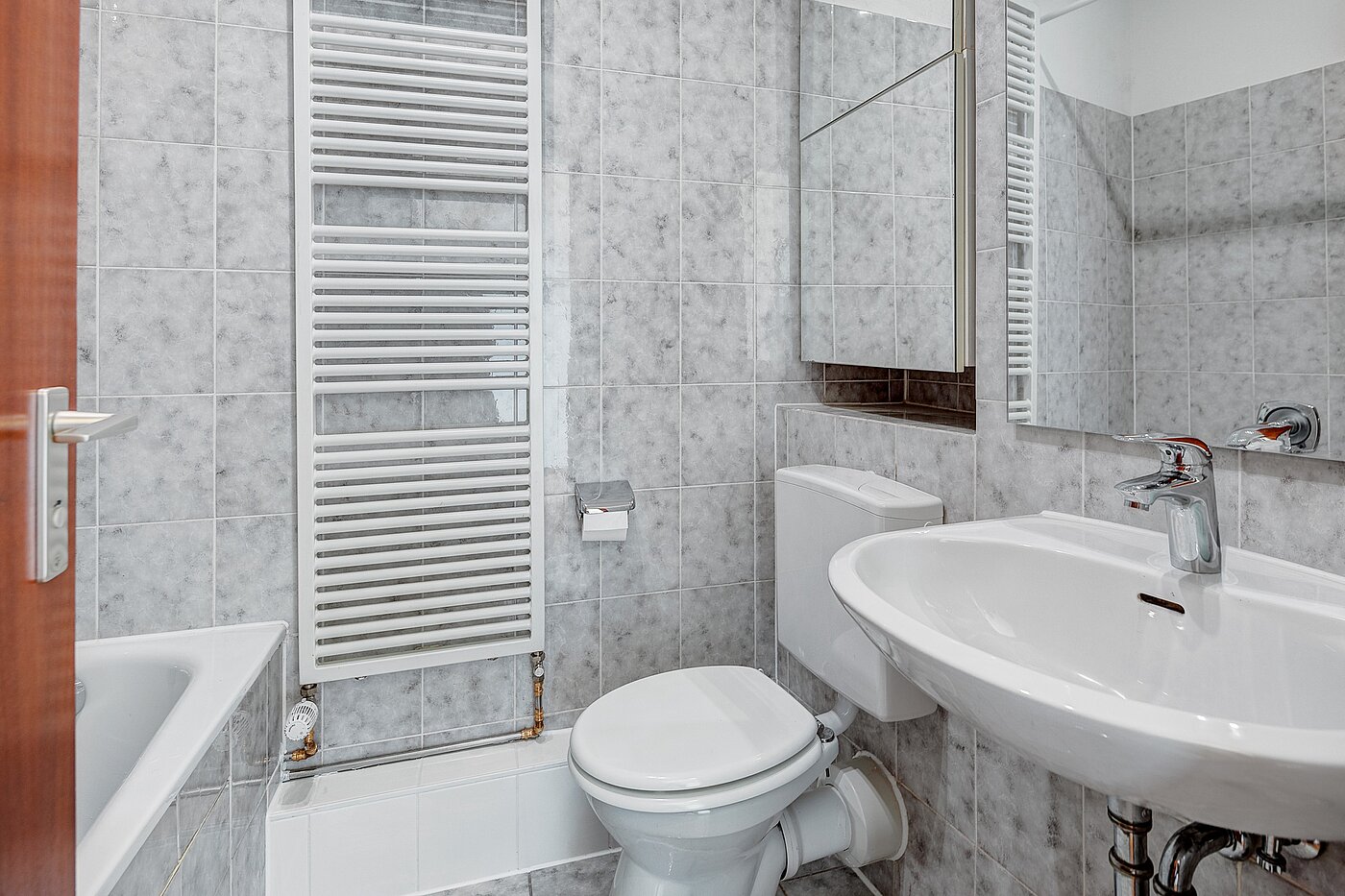 Apartamento de 1 habitación | München-Perlach | 2204ML8 | Bad mit Handtuchheizkörper...