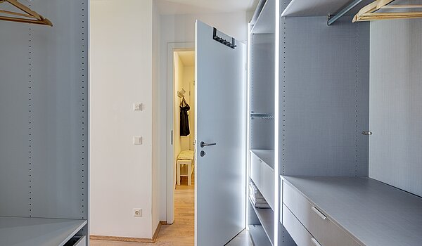 Apartamento de 3 habitaciones | 70483 | ...Ankleide-/Schankbereich