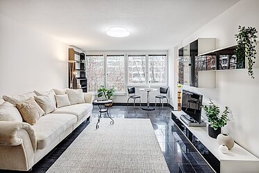 Haidhausen: Piso de 1,5 habitaciones con vistas al tranquilo y arbolado patio interior