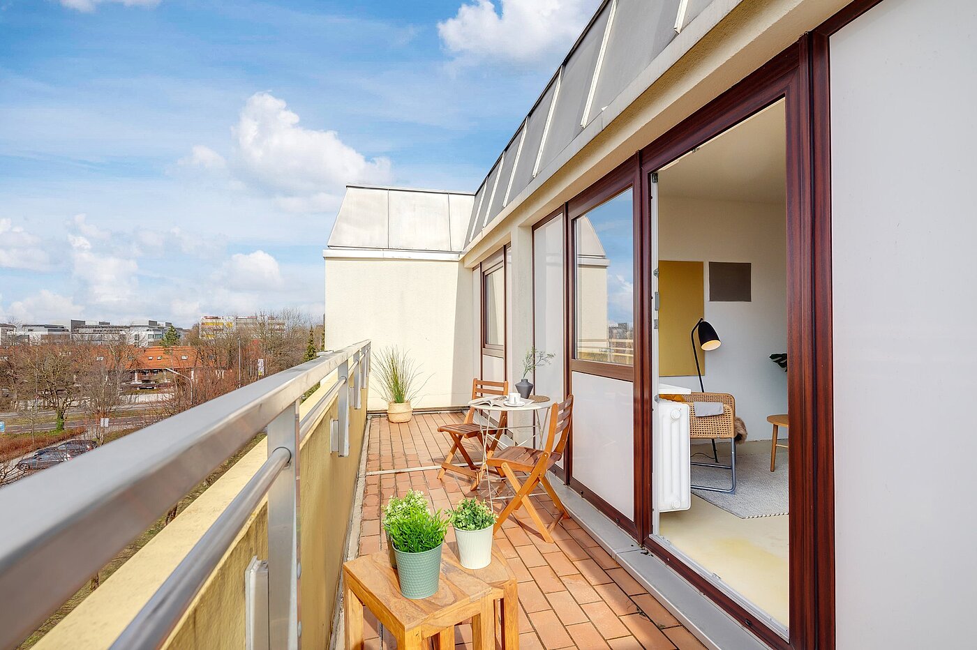 Apartamento de 2 habitaciones | München-Oberföhring | 2002ML7 | ...und draußen - ganz oben...