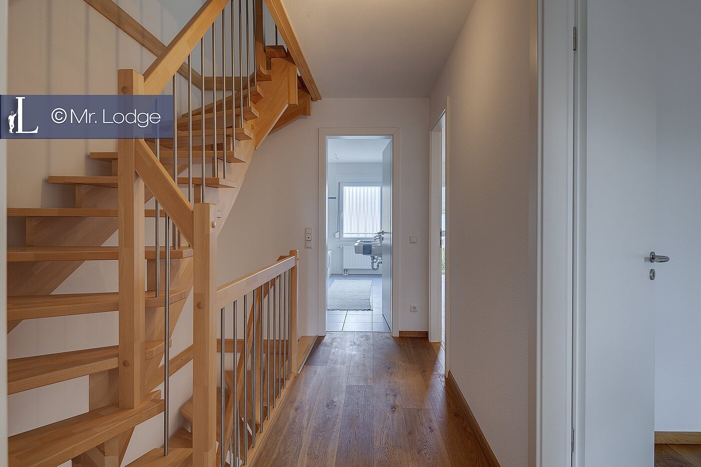 Apartamento de 5 habitaciones | München-Trudering | 1902ML4 | Geräumiges Treppenhaus