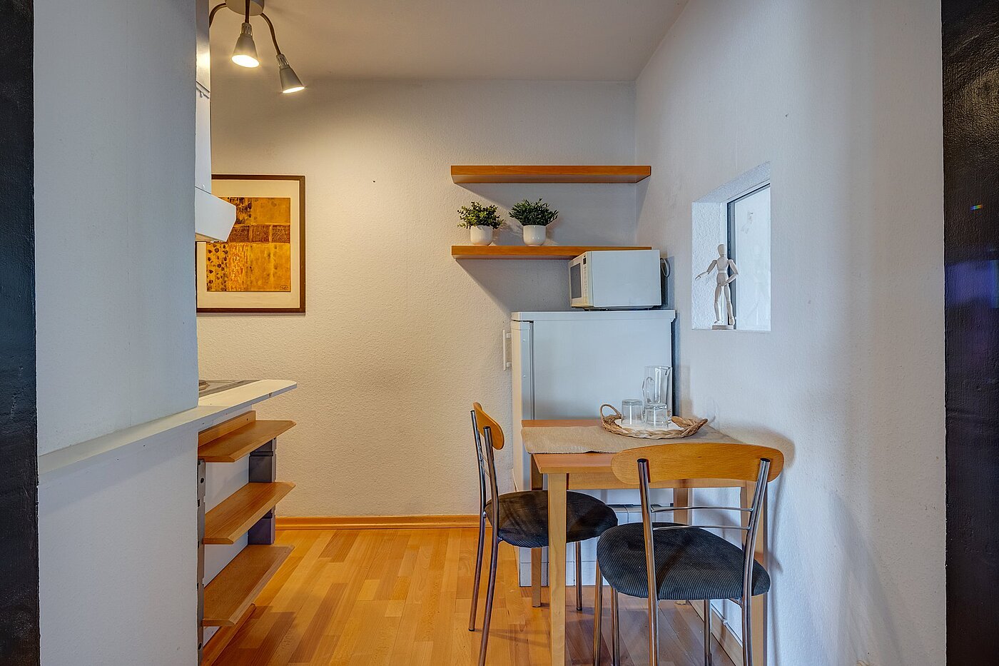 Apartamento de 1 habitación | München-Schwabing | 2109ML1 | bietet einen kleinen Esstisch