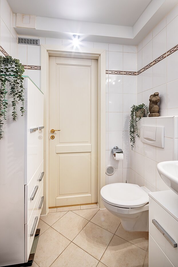 Piso ático de 2 habitaciones | München-Au | 2209ML3 | ...Handtuchheizkörper und WC