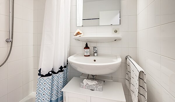 Apartamento de 1 habitación | München-Schwabing | 70475 | Weiß gefliestes Bad...