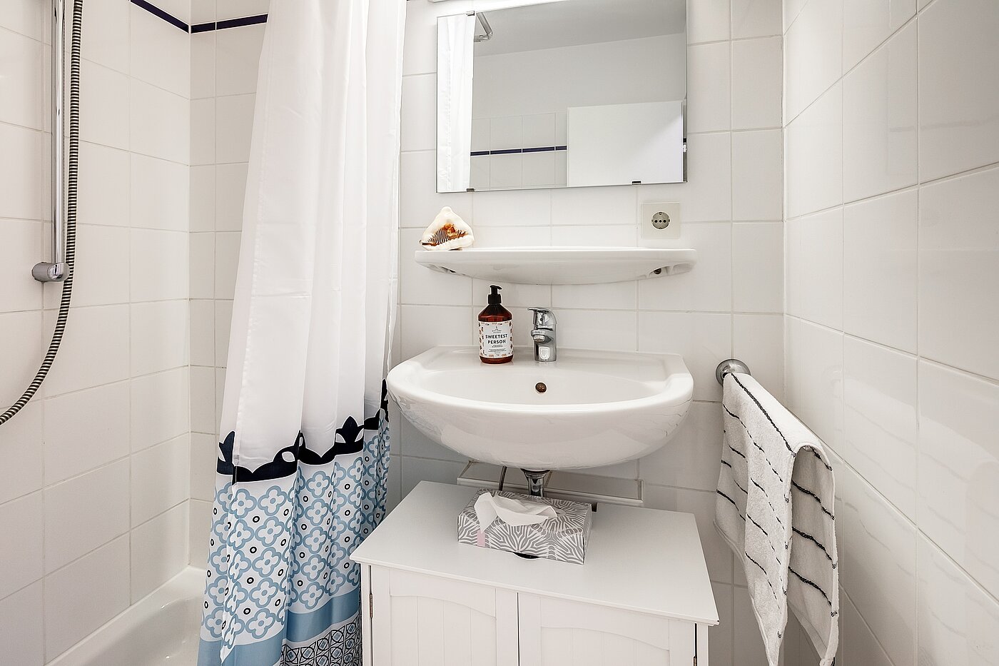 Apartamento de 1 habitación | München-Schwabing | 70475 | Weiß gefliestes Bad...