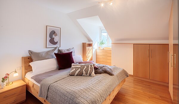 Piso ático de 3 habitaciones | 70501 | Schlafzimmer mit...
