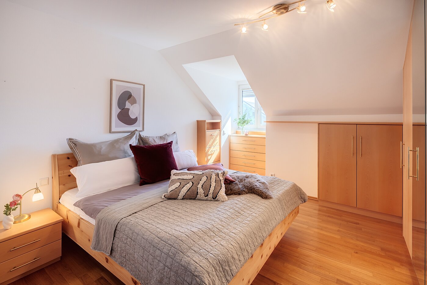Piso ático de 3 habitaciones | 70501 | Schlafzimmer mit...